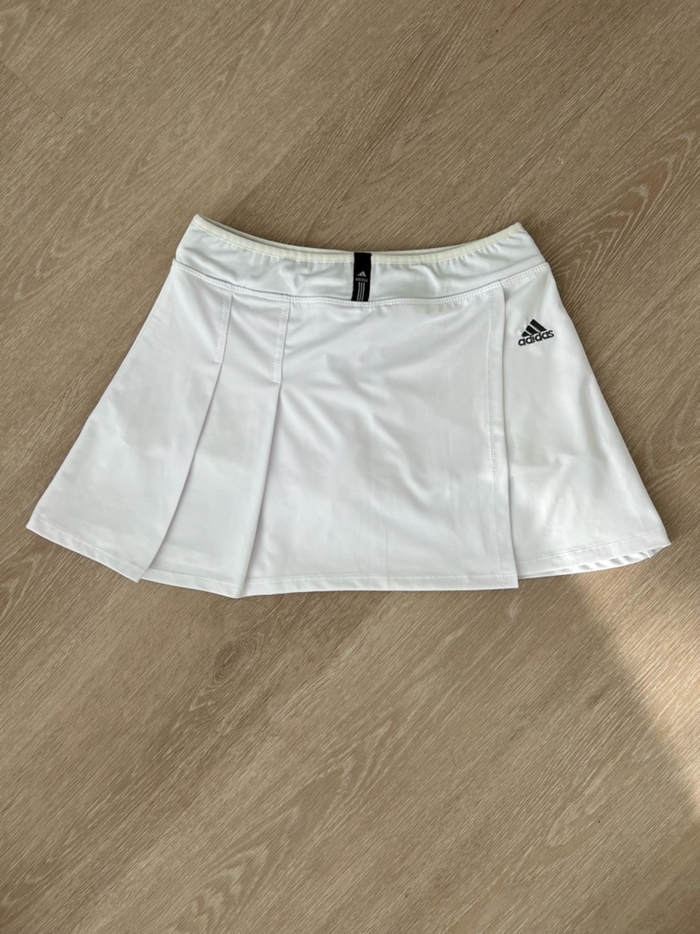 Retro Adidas White Women’s Large Tennis Skort with Pleats and Accent Waistband